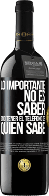 39,95 € Envío gratis | Vino Tinto Edición RED MBE Reserva Lo importante no es saber, sino tener el teléfono del que sabe Etiqueta Negra. Etiqueta personalizable Reserva 12 Meses Cosecha 2014 Tempranillo