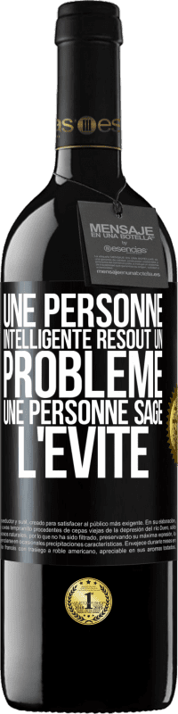 39,95 € Envoi gratuit | Vin rouge Édition RED MBE Réserve Une personne intelligente résout un problème. Une personne sage l'évite Étiquette Noire. Étiquette personnalisable Réserve 12 Mois Récolte 2015 Tempranillo