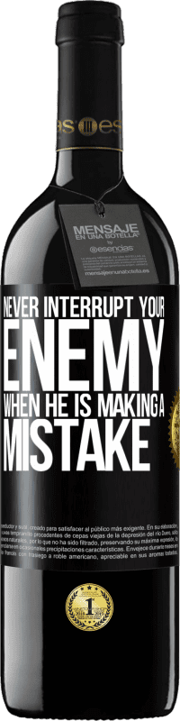 39,95 € Free Shipping | Red Wine RED Edition MBE Reserve Never interrupt your enemy when he is making a mistake Black Label. Customizable label Reserve 12 Months Harvest 2015 Tempranillo