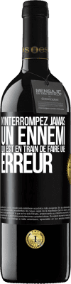 39,95 € Envoi gratuit | Vin rouge Édition RED MBE Réserve N'interrompez jamais un ennemi qui est en train de faire une erreur Étiquette Noire. Étiquette personnalisable Réserve 12 Mois Récolte 2015 Tempranillo