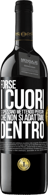 39,95 € Spedizione Gratuita | Vino rosso Edizione RED MBE Riserva Forse i cuori si spezzano mettendo persone che non si adattano dentro Etichetta Nera. Etichetta personalizzabile Riserva 12 Mesi Raccogliere 2015 Tempranillo