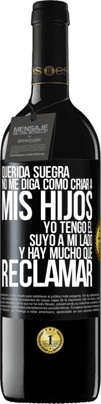 39,95 € Envío gratis | Vino Tinto Edición RED MBE Reserva Querida suegra, no me diga como criar a mis hijos. Yo tengo el suyo a mi lado y hay mucho que reclamar Etiqueta Negra. Etiqueta personalizable Reserva 12 Meses Cosecha 2015 Tempranillo