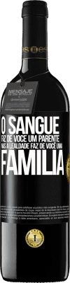 39,95 € Envio grátis | Vinho tinto Edição RED MBE Reserva O sangue faz de você um parente, mas a lealdade faz de você uma família Etiqueta Preta. Etiqueta personalizável Reserva 12 Meses Colheita 2014 Tempranillo