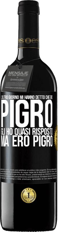 39,95 € Spedizione Gratuita | Vino rosso Edizione RED MBE Riserva L'altro giorno mi hanno detto che ero pigro, gli ho quasi risposto, ma ero pigro Etichetta Nera. Etichetta personalizzabile Riserva 12 Mesi Raccogliere 2016 Tempranillo