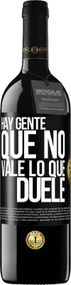 39,95 € Envío gratis | Vino Tinto Edición RED MBE Reserva Hay gente que no vale lo que duele Etiqueta Negra. Etiqueta personalizable Reserva 12 Meses Cosecha 2014 Tempranillo