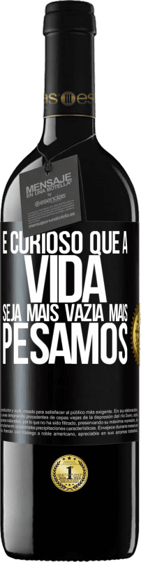 39,95 € Envio grátis | Vinho tinto Edição RED MBE Reserva É curioso que a vida seja mais vazia, mais pesamos Etiqueta Preta. Etiqueta personalizável Reserva 12 Meses Colheita 2015 Tempranillo