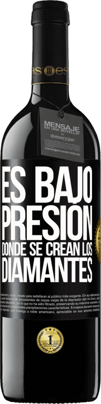 39,95 € Envío gratis | Vino Tinto Edición RED MBE Reserva Es bajo presión donde se crean los diamantes Etiqueta Negra. Etiqueta personalizable Reserva 12 Meses Cosecha 2015 Tempranillo