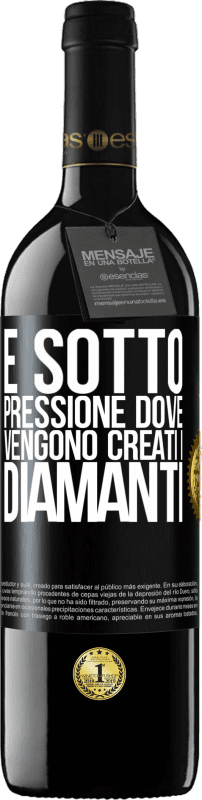 39,95 € Spedizione Gratuita | Vino rosso Edizione RED MBE Riserva È sotto pressione dove vengono creati i diamanti Etichetta Nera. Etichetta personalizzabile Riserva 12 Mesi Raccogliere 2015 Tempranillo