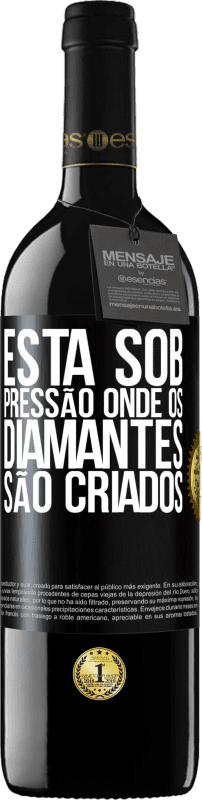 39,95 € Envio grátis | Vinho tinto Edição RED MBE Reserva Está sob pressão onde os diamantes são criados Etiqueta Preta. Etiqueta personalizável Reserva 12 Meses Colheita 2015 Tempranillo