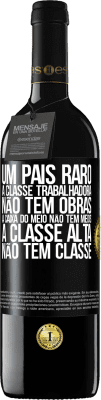 39,95 € Envio grátis | Vinho tinto Edição RED MBE Reserva Um país raro: a classe trabalhadora não tem obras, a caixa do meio não tem meios, a classe alta não tem classe Etiqueta Preta. Etiqueta personalizável Reserva 12 Meses Colheita 2014 Tempranillo