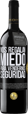 39,95 € Envío gratis | Vino Tinto Edición RED MBE Reserva Nos regalan miedo para vendernos seguridad Etiqueta Negra. Etiqueta personalizable Reserva 12 Meses Cosecha 2015 Tempranillo