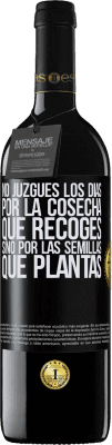 39,95 € Envío gratis | Vino Tinto Edición RED MBE Reserva No juzgues los días por la cosecha que recoges, sino por las semillas que plantas Etiqueta Negra. Etiqueta personalizable Reserva 12 Meses Cosecha 2015 Tempranillo