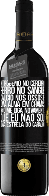 39,95 € Envio grátis | Vinho tinto Edição RED MBE Reserva Nitrogênio no cérebro, ferro no sangue, cálcio nos ossos e uma alma em chamas. Não me diga novamente que eu não sou uma Etiqueta Preta. Etiqueta personalizável Reserva 12 Meses Colheita 2015 Tempranillo