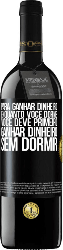 39,95 € Envio grátis | Vinho tinto Edição RED MBE Reserva Para ganhar dinheiro enquanto você dorme, você deve primeiro ganhar dinheiro sem dormir Etiqueta Preta. Etiqueta personalizável Reserva 12 Meses Colheita 2015 Tempranillo