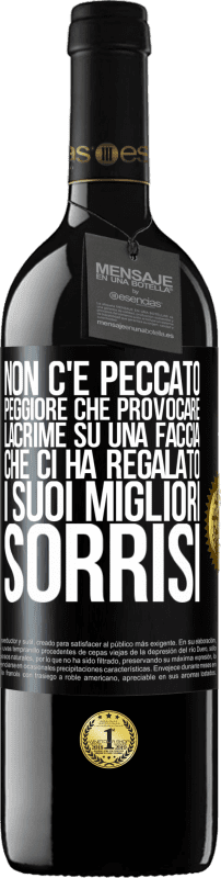 39,95 € Spedizione Gratuita | Vino rosso Edizione RED MBE Riserva Non c'è peccato peggiore che provocare lacrime su una faccia che ci ha regalato i suoi migliori sorrisi Etichetta Nera. Etichetta personalizzabile Riserva 12 Mesi Raccogliere 2015 Tempranillo