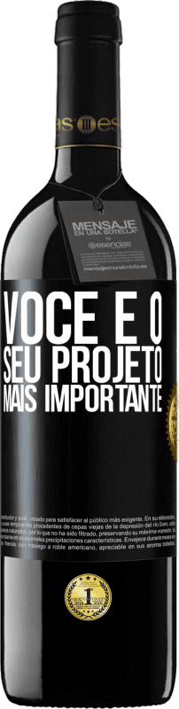 39,95 € Envio grátis | Vinho tinto Edição RED MBE Reserva Você é o seu projeto mais importante Etiqueta Preta. Etiqueta personalizável Reserva 12 Meses Colheita 2015 Tempranillo