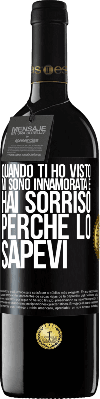 39,95 € Spedizione Gratuita | Vino rosso Edizione RED MBE Riserva Quando ti ho visto, mi sono innamorata e hai sorriso perché lo sapevi Etichetta Nera. Etichetta personalizzabile Riserva 12 Mesi Raccogliere 2016 Tempranillo