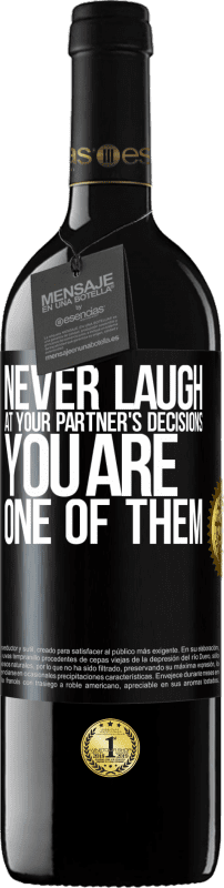 39,95 € Free Shipping | Red Wine RED Edition MBE Reserve Never laugh at your partner's decisions. You are one of them Black Label. Customizable label Reserve 12 Months Harvest 2014 Tempranillo