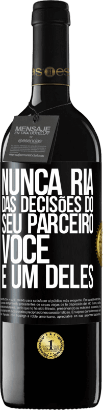 39,95 € Envio grátis | Vinho tinto Edição RED MBE Reserva Nunca ria das decisões do seu parceiro. Você é um deles Etiqueta Preta. Etiqueta personalizável Reserva 12 Meses Colheita 2016 Tempranillo