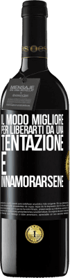 39,95 € Spedizione Gratuita | Vino rosso Edizione RED MBE Riserva Il modo migliore per liberarti da una tentazione è innamorarsene Etichetta Nera. Etichetta personalizzabile Riserva 12 Mesi Raccogliere 2014 Tempranillo