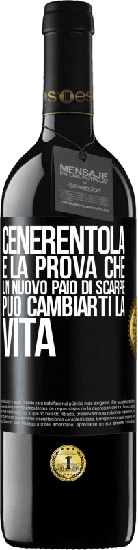 39,95 € Spedizione Gratuita | Vino rosso Edizione RED MBE Riserva Cenerentola è la prova che un nuovo paio di scarpe può cambiarti la vita Etichetta Nera. Etichetta personalizzabile Riserva 12 Mesi Raccogliere 2015 Tempranillo