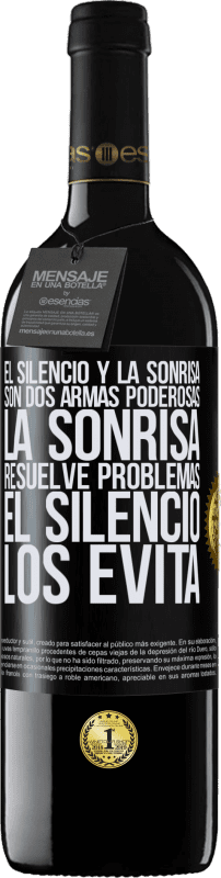 39,95 € Envío gratis | Vino Tinto Edición RED MBE Reserva El silencio y la sonrisa son dos armas poderosas. La sonrisa resuelve problemas, el silencio los evita Etiqueta Negra. Etiqueta personalizable Reserva 12 Meses Cosecha 2015 Tempranillo