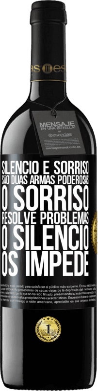 39,95 € Envio grátis | Vinho tinto Edição RED MBE Reserva Silêncio e sorriso são duas armas poderosas. O sorriso resolve problemas, o silêncio os impede Etiqueta Preta. Etiqueta personalizável Reserva 12 Meses Colheita 2015 Tempranillo