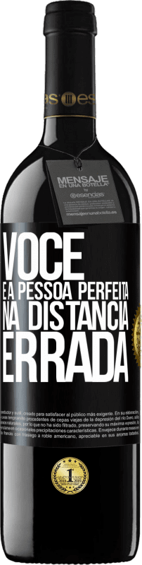 39,95 € Envio grátis | Vinho tinto Edição RED MBE Reserva Você é a pessoa perfeita na distância errada Etiqueta Preta. Etiqueta personalizável Reserva 12 Meses Colheita 2015 Tempranillo