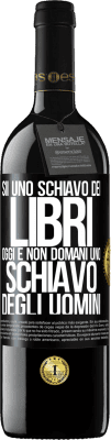 39,95 € Spedizione Gratuita | Vino rosso Edizione RED MBE Riserva Sii uno schiavo dei libri oggi e non domani uno schiavo degli uomini Etichetta Nera. Etichetta personalizzabile Riserva 12 Mesi Raccogliere 2014 Tempranillo