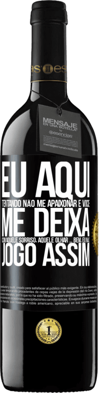 39,95 € Envio grátis | Vinho tinto Edição RED MBE Reserva Eu aqui tentando não me apaixonar e você me deixa com aquele sorriso, aquele olhar ... bem, eu não brinco assim Etiqueta Preta. Etiqueta personalizável Reserva 12 Meses Colheita 2015 Tempranillo