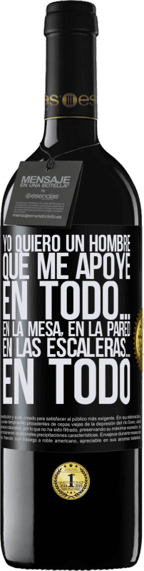 39,95 € Envío gratis | Vino Tinto Edición RED MBE Reserva Yo quiero un hombre que me apoye en todo… En la mesa, en la pared, en las escaleras… En todo Etiqueta Negra. Etiqueta personalizable Reserva 12 Meses Cosecha 2015 Tempranillo