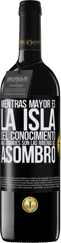 39,95 € Envío gratis | Vino Tinto Edición RED MBE Reserva Mientras mayor es la isla del conocimiento, más grandes son las riberas del asombro Etiqueta Negra. Etiqueta personalizable Reserva 12 Meses Cosecha 2015 Tempranillo