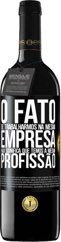 39,95 € Envio grátis | Vinho tinto Edição RED MBE Reserva O fato de trabalharmos na mesma empresa não significa que temos a mesma profissão Etiqueta Preta. Etiqueta personalizável Reserva 12 Meses Colheita 2015 Tempranillo