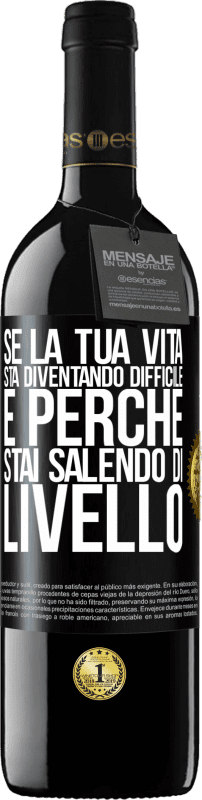 39,95 € Spedizione Gratuita | Vino rosso Edizione RED MBE Riserva Se la tua vita sta diventando difficile, è perché stai salendo di livello Etichetta Nera. Etichetta personalizzabile Riserva 12 Mesi Raccogliere 2015 Tempranillo