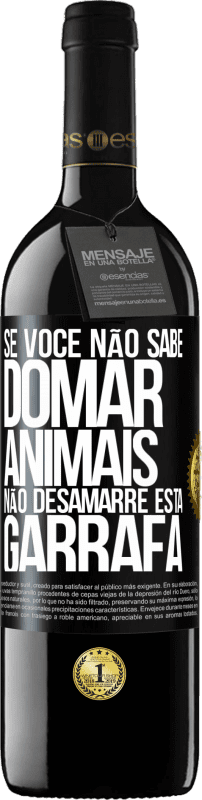 39,95 € Envio grátis | Vinho tinto Edição RED MBE Reserva Se você não sabe domar animais, não desamarre esta garrafa Etiqueta Preta. Etiqueta personalizável Reserva 12 Meses Colheita 2015 Tempranillo