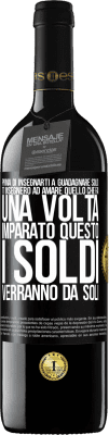 39,95 € Spedizione Gratuita | Vino rosso Edizione RED MBE Riserva Prima di insegnarti a guadagnare soldi, ti insegnerò ad amare quello che fai. Una volta imparato questo, i soldi verranno da Etichetta Nera. Etichetta personalizzabile Riserva 12 Mesi Raccogliere 2014 Tempranillo