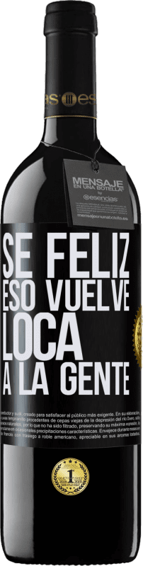 39,95 € Envío gratis | Vino Tinto Edición RED MBE Reserva Sé feliz. Eso vuelve loca a la gente Etiqueta Negra. Etiqueta personalizable Reserva 12 Meses Cosecha 2015 Tempranillo