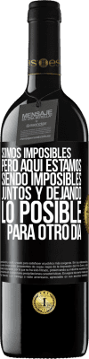 39,95 € Envío gratis | Vino Tinto Edición RED MBE Reserva Somos imposibles, pero aquí estamos, siendo imposibles juntos y dejando lo posible para otro día Etiqueta Negra. Etiqueta personalizable Reserva 12 Meses Cosecha 2014 Tempranillo