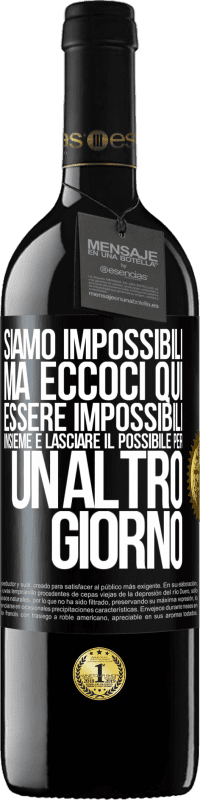 39,95 € Spedizione Gratuita | Vino rosso Edizione RED MBE Riserva Siamo impossibili, ma eccoci qui, essere impossibili insieme e lasciare il possibile per un altro giorno Etichetta Nera. Etichetta personalizzabile Riserva 12 Mesi Raccogliere 2015 Tempranillo