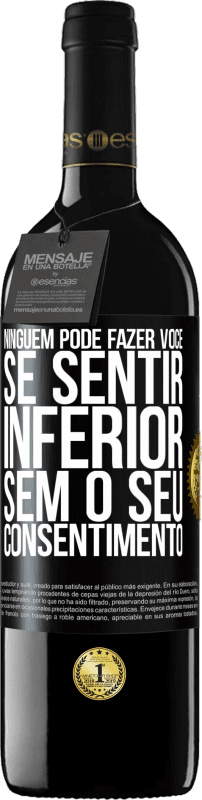 39,95 € Envio grátis | Vinho tinto Edição RED MBE Reserva Ninguém pode fazer você se sentir inferior sem o seu consentimento Etiqueta Preta. Etiqueta personalizável Reserva 12 Meses Colheita 2015 Tempranillo