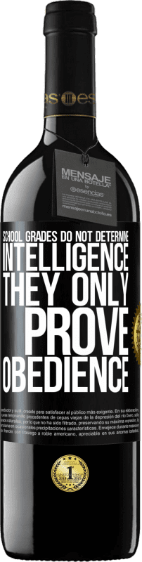 39,95 € 送料無料 | 赤ワイン REDエディション MBE 予約する 学年は知性を決定しません。彼らはただ従順を証明する ブラックラベル. カスタマイズ可能なラベル 予約する 12 月 収穫 2016 Tempranillo