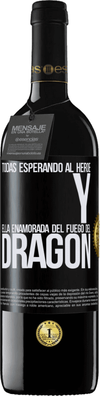 39,95 € Envío gratis | Vino Tinto Edición RED MBE Reserva Todas esperando al héroe y ella enamorada del fuego del dragón Etiqueta Negra. Etiqueta personalizable Reserva 12 Meses Cosecha 2015 Tempranillo