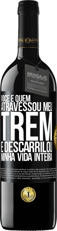 39,95 € Envio grátis | Vinho tinto Edição RED MBE Reserva Você é quem atravessou meu trem e descarrilou minha vida inteira Etiqueta Preta. Etiqueta personalizável Reserva 12 Meses Colheita 2015 Tempranillo