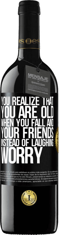 39,95 € Free Shipping | Red Wine RED Edition MBE Reserve You realize that you are old when you fall and your friends, instead of laughing, worry Black Label. Customizable label Reserve 12 Months Harvest 2015 Tempranillo