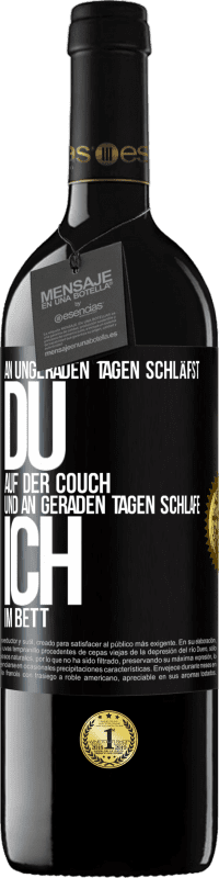 39,95 € Kostenloser Versand | Rotwein RED Ausgabe MBE Reserve An ungeraden Tagen schläfst du auf der Couch und an geraden Tagen schlafe ich im Bett. Schwarzes Etikett. Anpassbares Etikett Reserve 12 Monate Ernte 2015 Tempranillo