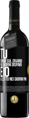 39,95 € Spedizione Gratuita | Vino rosso Edizione RED MBE Riserva Tu dormi sul divano nei giorni dispari e io a letto nei giorni pari Etichetta Nera. Etichetta personalizzabile Riserva 12 Mesi Raccogliere 2015 Tempranillo