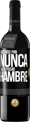 39,95 € Envío gratis | Vino Tinto Edición RED MBE Reserva Haciendo pan nunca vas a pasar hambre Etiqueta Negra. Etiqueta personalizable Reserva 12 Meses Cosecha 2014 Tempranillo