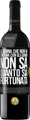 39,95 € Spedizione Gratuita | Vino rosso Edizione RED MBE Riserva La donna che non ha fortuna con gli uomini non sa quanto sia fortunata Etichetta Nera. Etichetta personalizzabile Riserva 12 Mesi Raccogliere 2015 Tempranillo