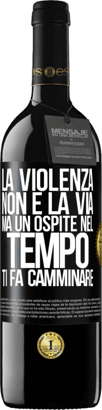 39,95 € Spedizione Gratuita | Vino rosso Edizione RED MBE Riserva La violenza non è la via, ma un ospite nel tempo ti fa camminare Etichetta Nera. Etichetta personalizzabile Riserva 12 Mesi Raccogliere 2016 Tempranillo