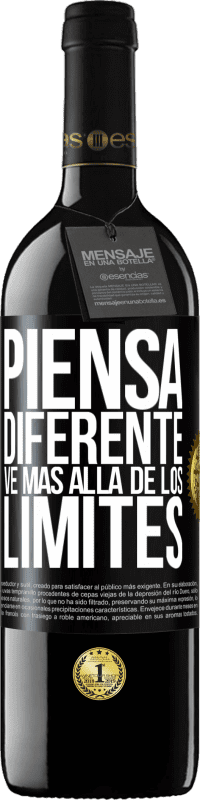 39,95 € Envío gratis | Vino Tinto Edición RED MBE Reserva Piensa diferente. Ve más allá de los límites Etiqueta Negra. Etiqueta personalizable Reserva 12 Meses Cosecha 2015 Tempranillo